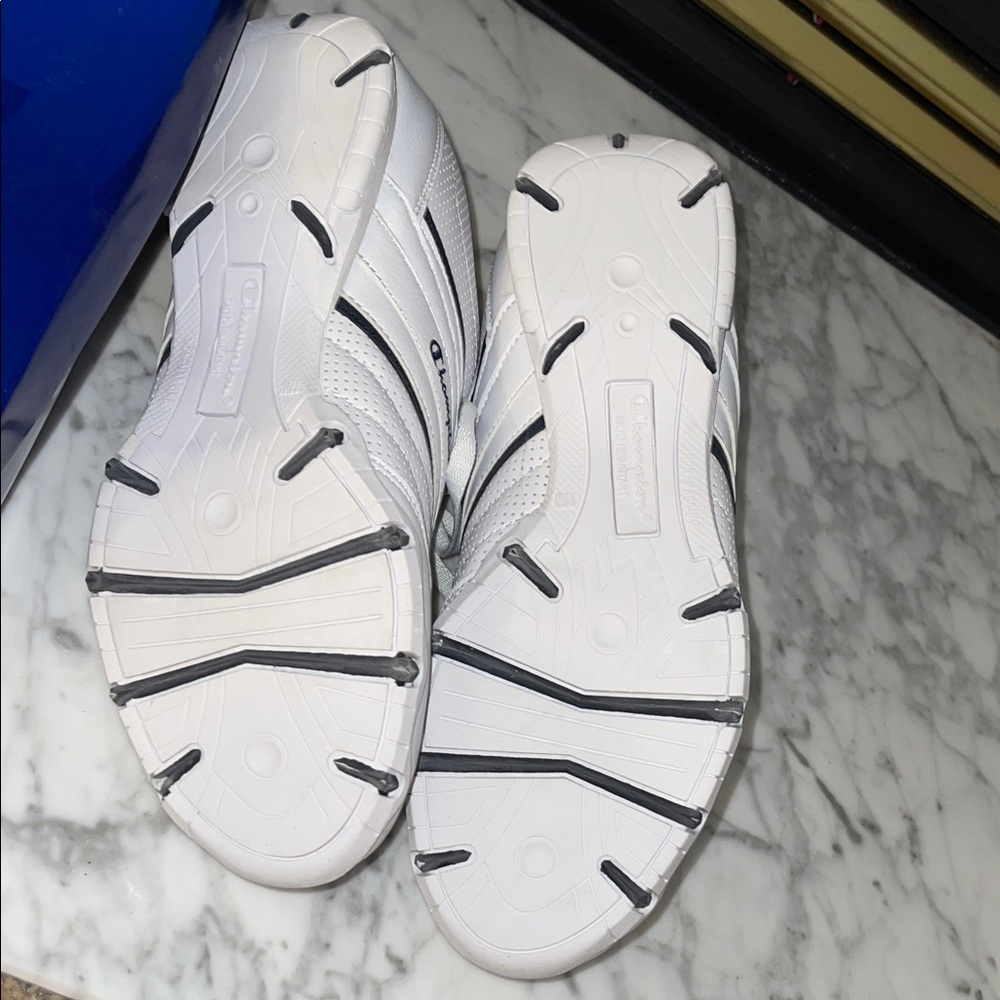 Women’s Sporty Champion Classic White Athletic Shoes - Picture 5 of 6